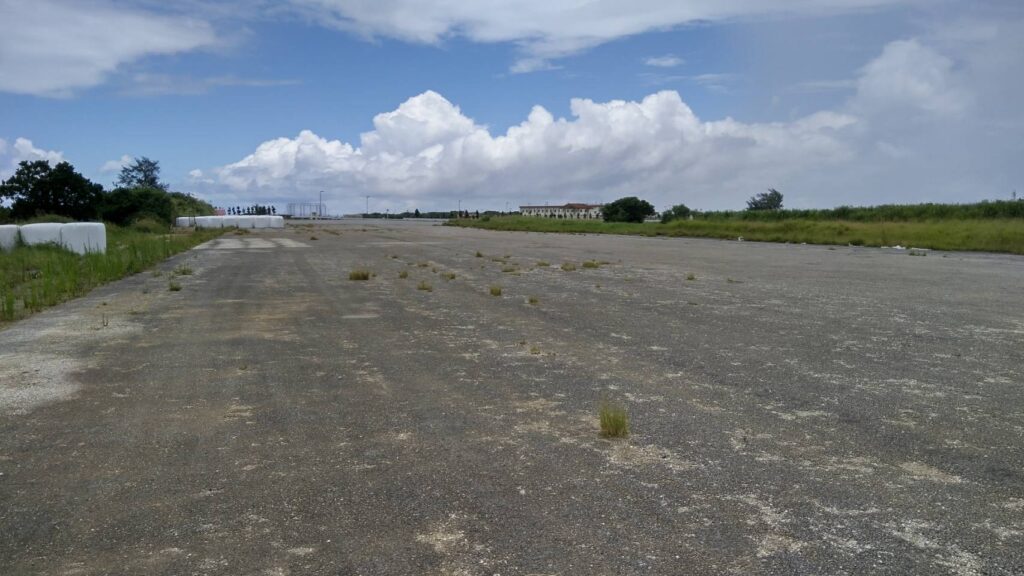 米軍基地滑走路後